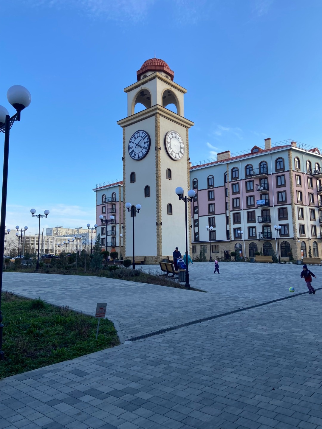 БЕЗ КОМИССИИ ДЛЯ ПОКУПАТЕЛЯ!
Предлагается к продаже двухуровневая однокомнатная  квартира  с террасой в Жилом Комплексе «Евпатория». 
Архитектурный ансамбль в классическом итальянском стиле с продуманным зонированием, подсветкой фасадов, комплексным парковым благоустройством, собственным фонтаном, б