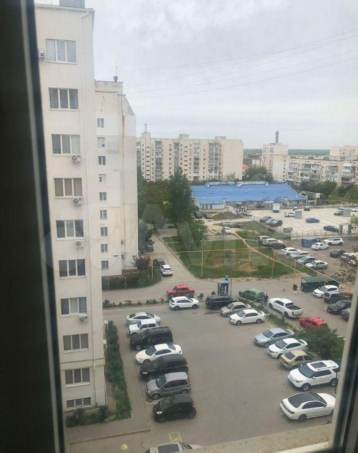 Предлагается к покупке  двухкомнатная квартира, расположенная на 7-м этаже современного 9-этажного монолитного дома 2019 года постройки. 
В квартире выполнен качественный дизайнерский ремонт. Планировка включает в себя две изолированные комнаты, просторную кухню площадью 10 кв.м., раздельный санузел