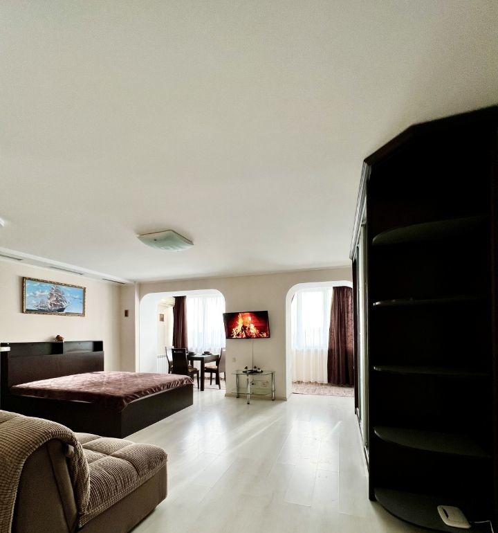 Шикарная квартира в шикарном районе нашего курортного города!!!

Узаконена перепланировка, большая просторная студия, полностью укомплектована, не требует вложений. Центральная вода, центральное отопление! Газ в квартире отключен, но можно подключить если (сделать перегородку между кухней и спальней