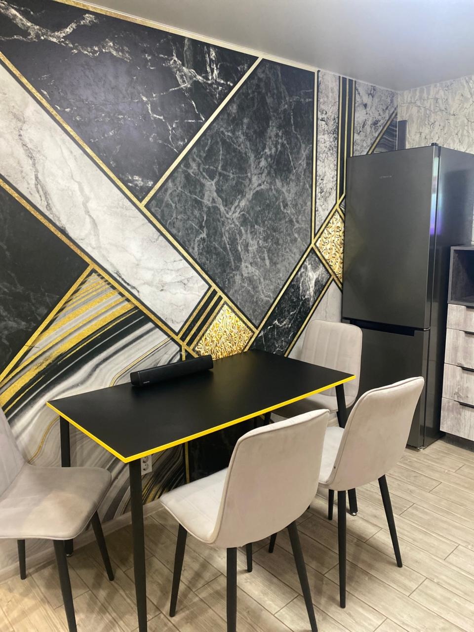 Продается 2 к.кв. в исторической части Старого города по ул. Интернациональная, 300 метров от современной набережной им. Терешковой с прекрасной пляжной территорией, уютной парковой зоной, тенистыми аллеями, детскими площадками, современными фонтанами на берегу Каламитского залива Черного моря.   Кв