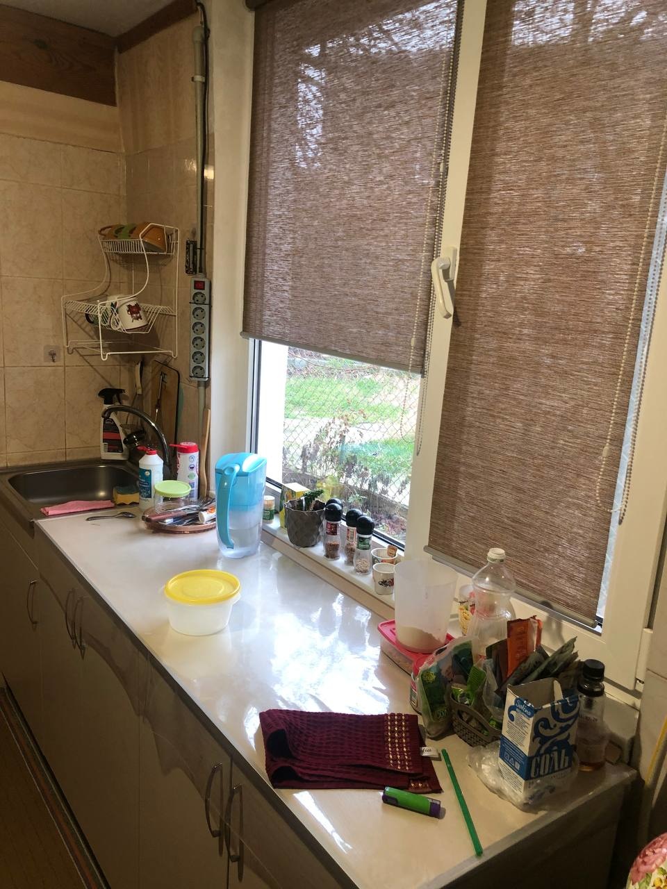 Продается 2-х кв. в исторической части старого города по ул. Интернациональной, 300 метров от набережной им. Терешковой. Квартира на земле выгороженным  отдельным входом. В квартире две отдельные комнаты, большая кухня, автономное отопление (котел). Во дворе есть отдельная времянка 12 м2 есть в прав