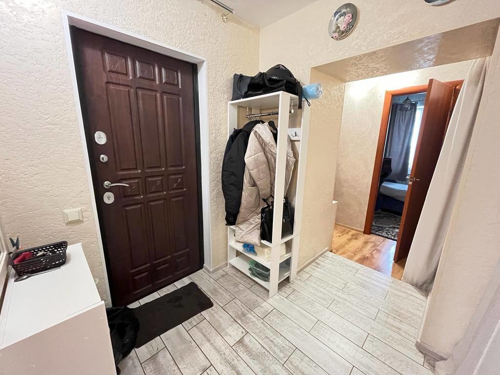 Продается 2-х комная квартира в исторической части города по улице Степовой, рядом с поющим фонтаном, синагогой, там где проходим маршрут Малый Иерусалим. Возможна постойка 2-го этажа. Уютный двор на четыре хозяина, в квартире автономное отопление, теплые полы в сан. узле, коридоре, кухне. Квартира 