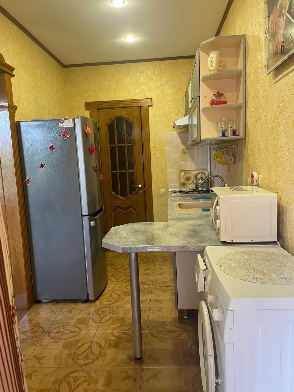    Сдается уютная квартира в 2-х этажном частном доме 2010г. постройки  по улице Пушкина, 2 минуты от набережной Горького, сможете наслаждаться морским воздухом, вечерними прогулками по набережной. Квартира полностью оборудована всем необходимым для отдыха, есть место для парковки авто возле дома. А