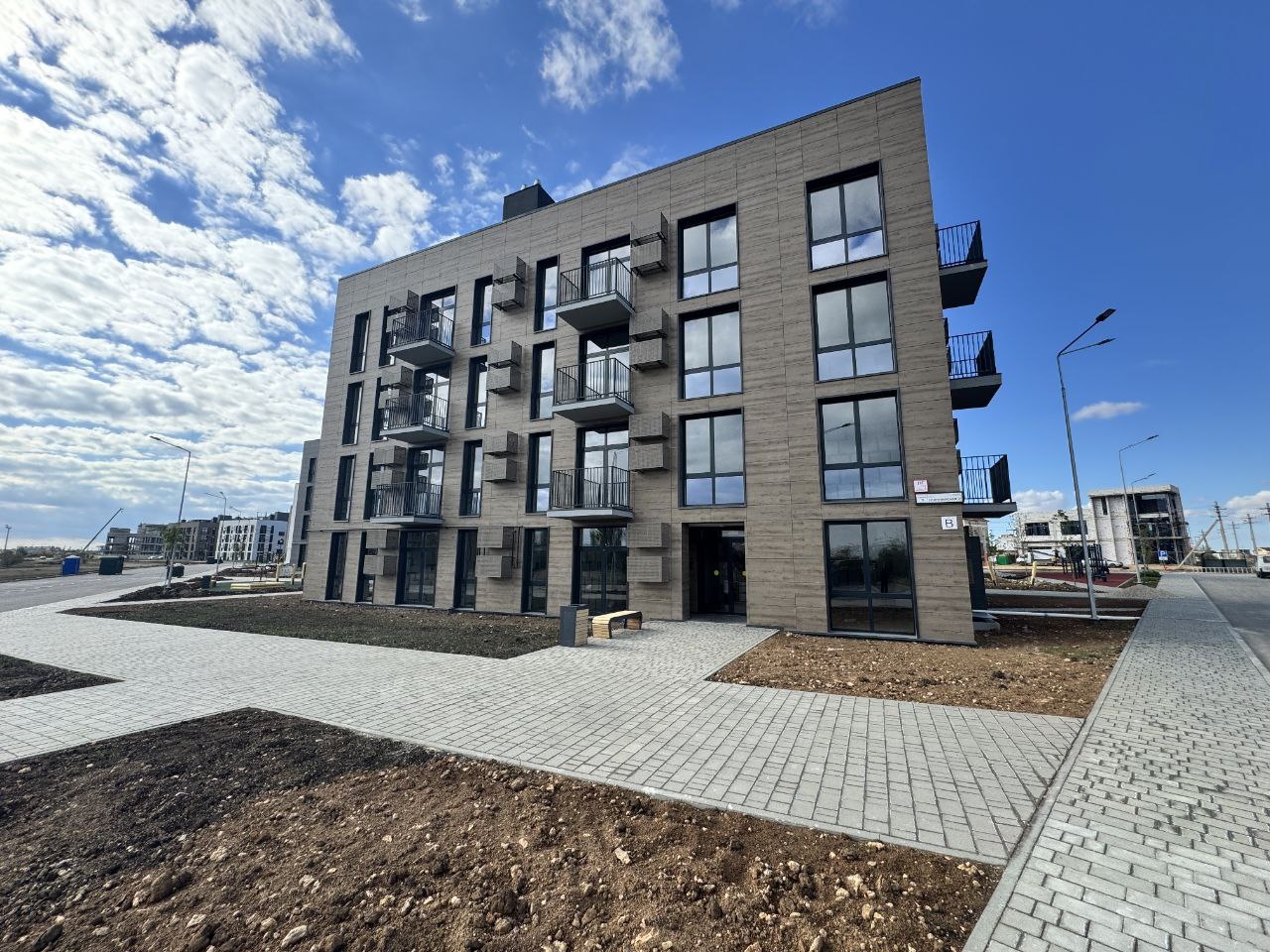 Наши цены от застройщика  без дополнительных затрат 
Работаем с любовью без комиссии 
Жилой Комплекс сдан 

При 100% оплате предоставляться скидка 3 % от стоимости квартиры

Можно приступать к выполнению ремонта 

До песчаного пляжа  900 - 1200 метров пешим шагом.

В жилом комплексе предусмотрено вс