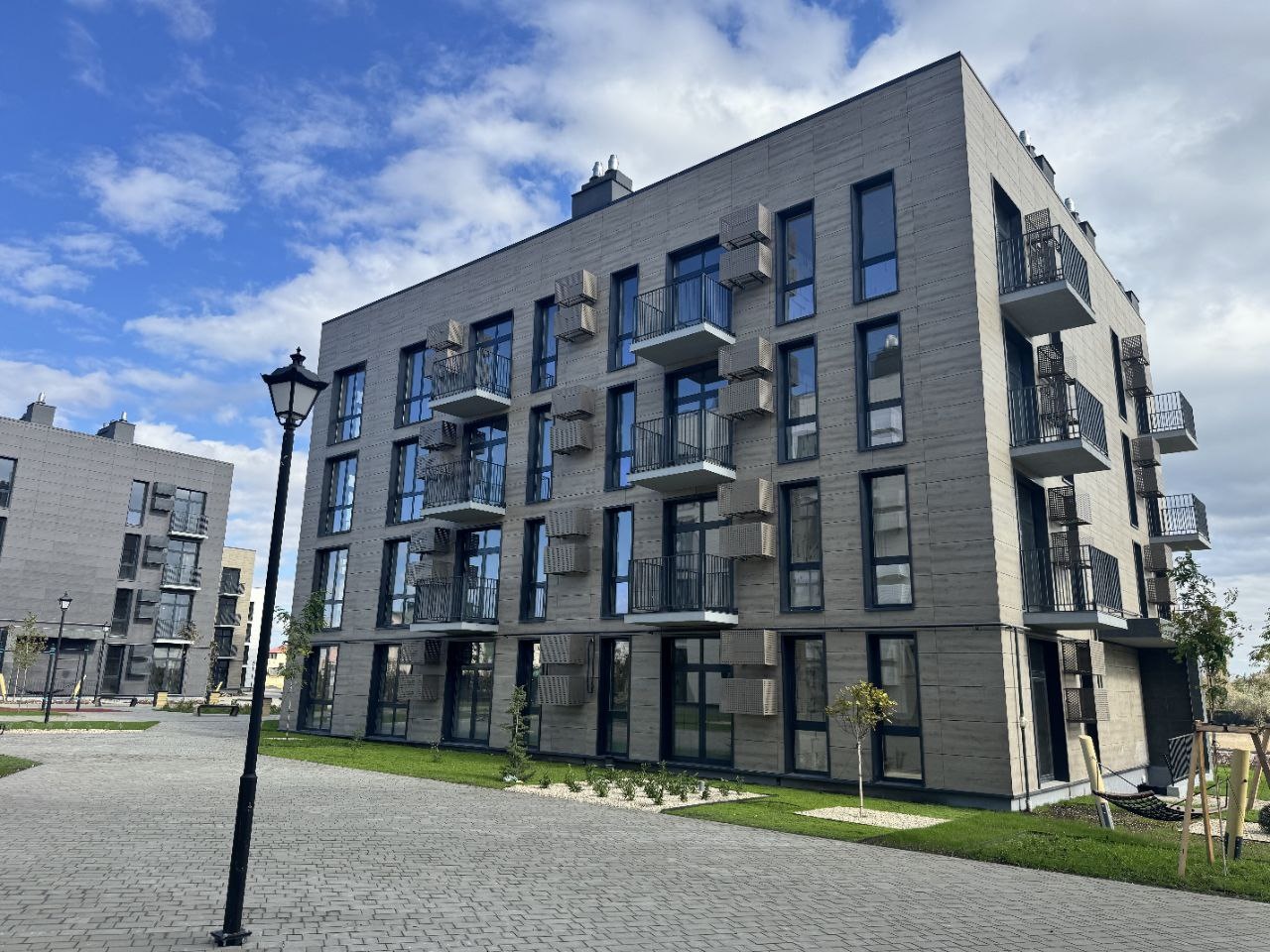 Наши цены от застройщика  без дополнительных затрат 
Работаем с любовью без комиссии 
Жилой Комплекс сдан 

При 100% оплате предоставляться скидка 3 % от стоимости квартиры

Можно приступать к выполнению ремонта 

До песчаного пляжа  900 - 1200 метров пешим шагом.

В жилом комплексе предусмотрено вс