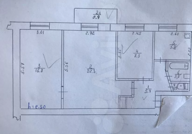 Продается трехкомнатная квартира в спальном районе города. Квартира расположена в хорошо развитом районе: рядом школа, садики, детская поликлиника, МФЦ, различные магазины, аптеки, остановка общественного транспорта. 
Квартира прекрасно подойдет для  круглогодичного проживания и отдыха в летний пери