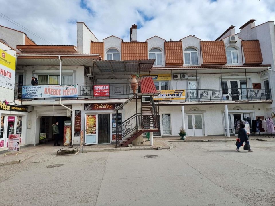 Продается  помещение в проходном месте на рынка Универсам по проспекту Победы. Помещение расположено на втором этаже. Площадь помещения  31.3 кв.м. В помещении есть санузел. Расположено в хорошем проходном месте, с большим пешеходным трафиком. Возможно под салон красоты, массажный кабинет, магазин т