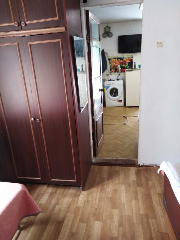 Продается дача в кооп. Сосновый бор, по улице Лиманной. Общая площадь 50 кв.м., две комнаты по 16 кв.м.,  + комната с отдельным входом. Коридор, санузел в доме (душевая кабина). Скважина, канализация. Пригодна для проживания круглый год.  В доме остаётся вся мебель,  два холодильника (один новый), с
